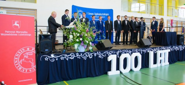 Jubileusz 100-lecia Szkoły - „Wspomnień czar” - część artystyczna podczas uroczystych obchodów Jubileuszu Szkoły